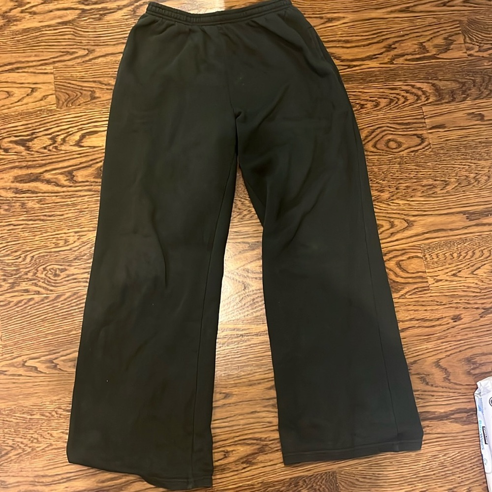 cute dark green brandy melville sweatpants